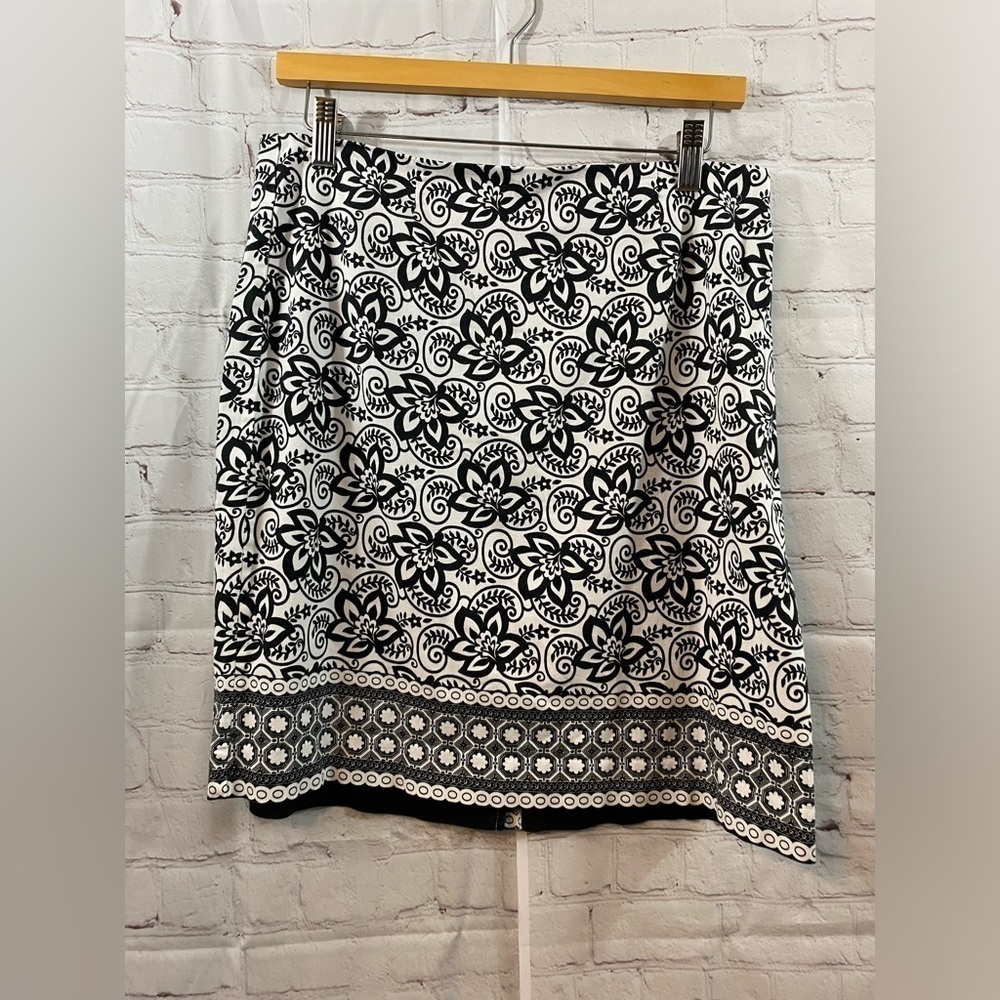 Geoffrey Beene Sport Womens Size 8 Stretch Black & White Floral Golf Mini Skirt
